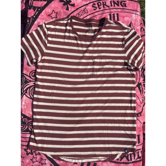 Men’s American Eagle Burgundy Striped Pocket Tee - Picture 1 of 3
